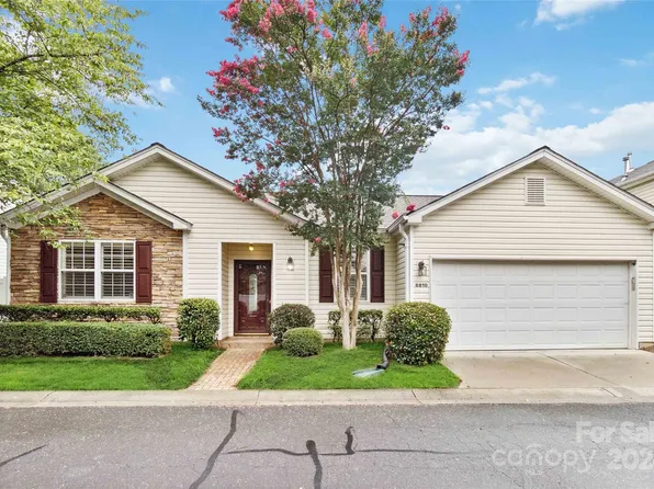 8810 Meadowmont View Dr, Charlotte, NC 28269