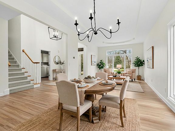 4th image of 5363 Four Seasons Dr
