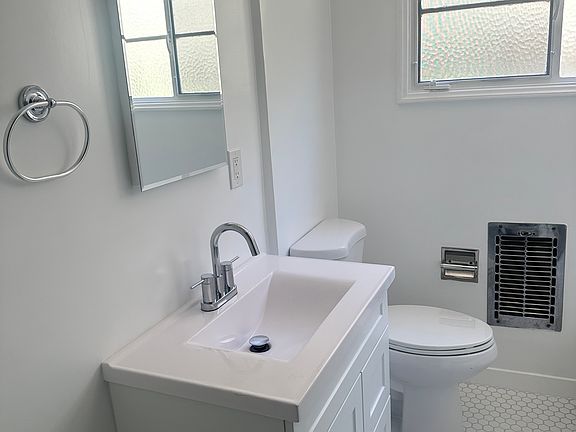 3rd image of 1009 N Sweetzer Ave APT 6