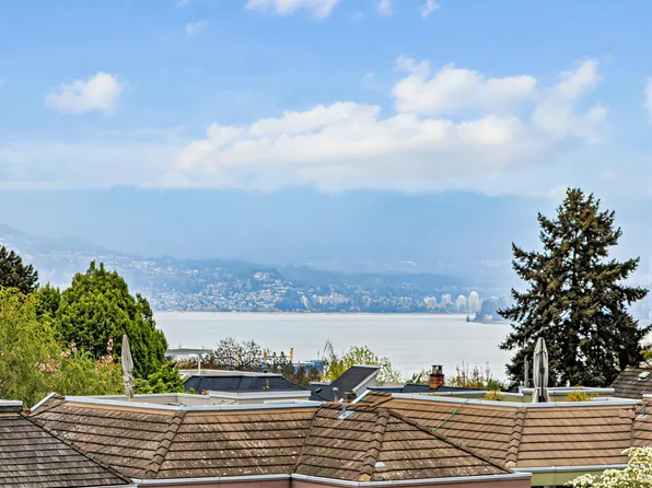 4555 W 9th Ave, Vancouver, BC V6R 2E2