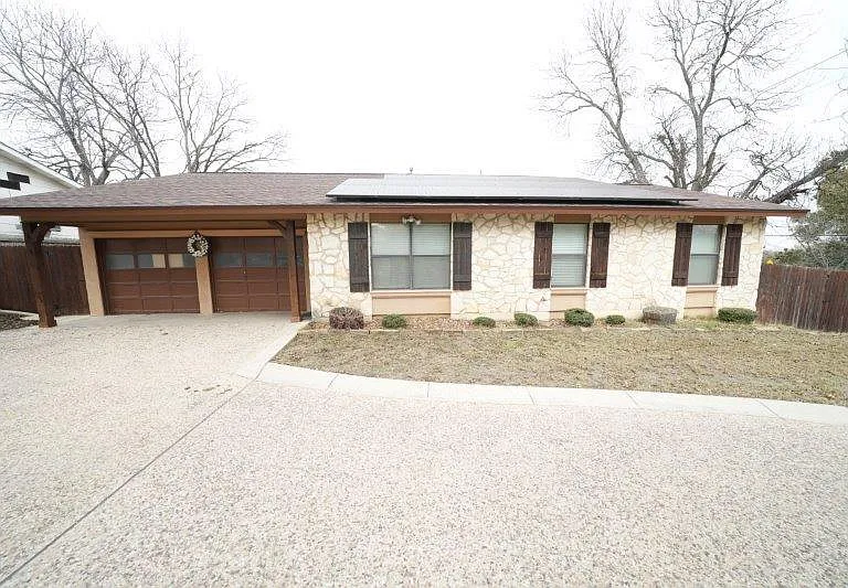 383 Gayle Ave — Photo 3