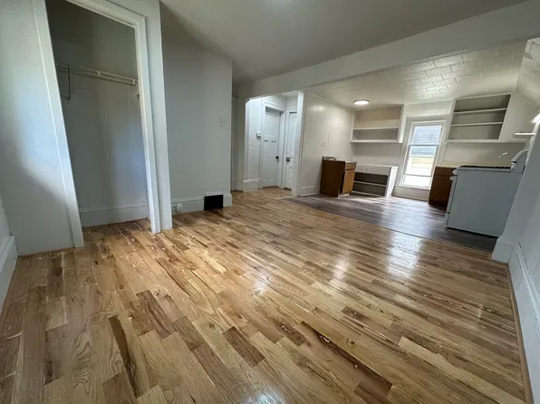 608 3rd St Unit 2, Jackson, MI 49203