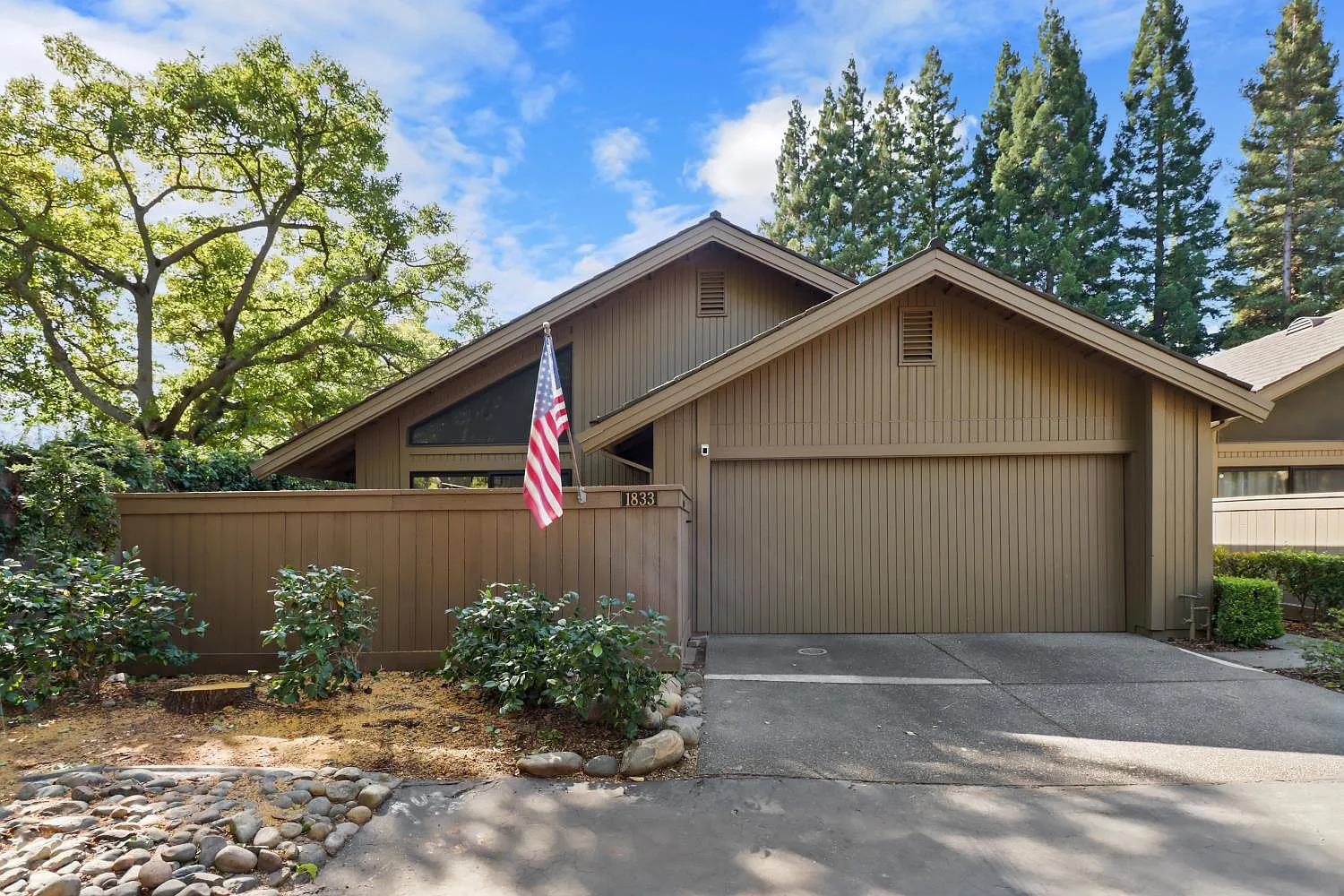 1833 Discovery Village Ln photo 1