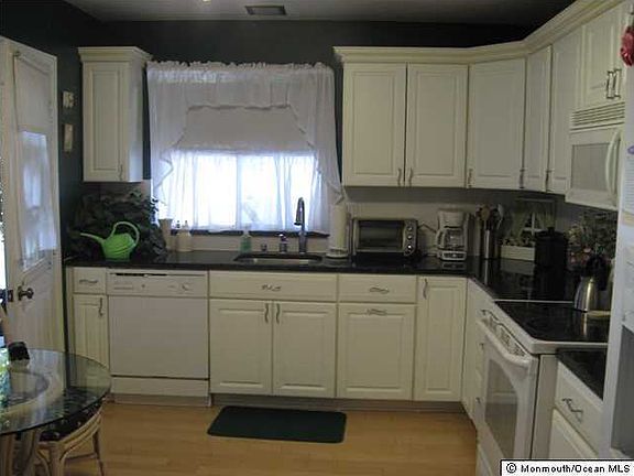 5th image of 819 Liverpool Circle #A