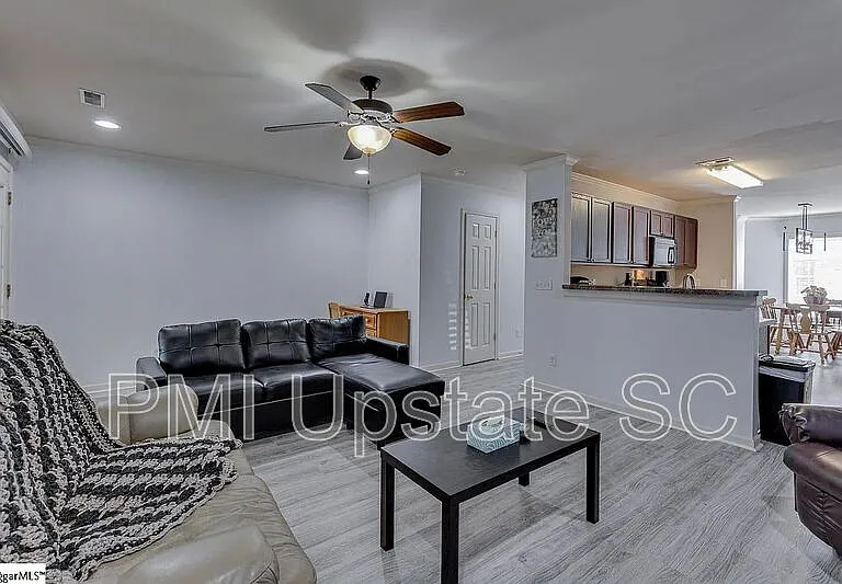 1122 E Lee Rd — Photo 8