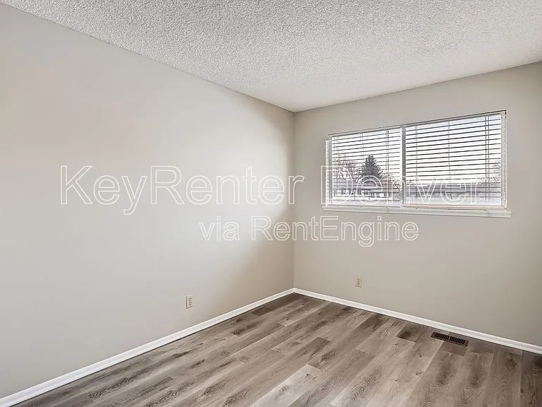 588 S Carr St — Photo 8