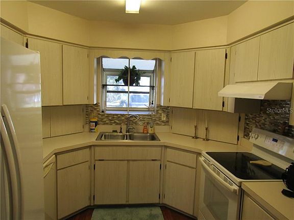 3rd image of 1718 Orkney Dr