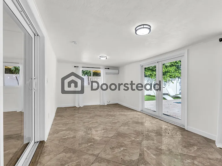 1837 NE 48th Ct — Photo 17