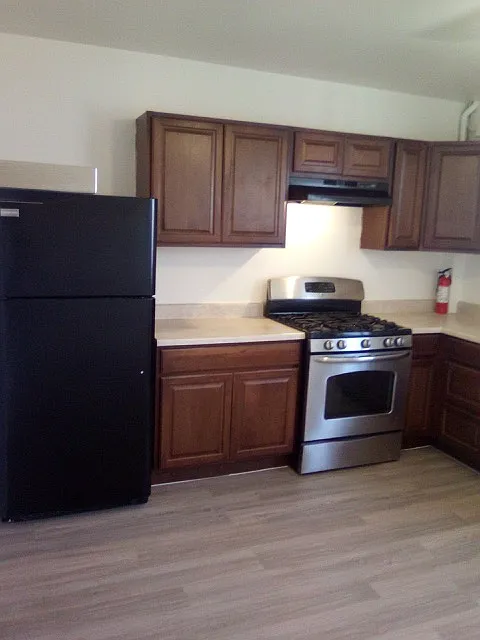 1437 N Ivy St — Photo 2