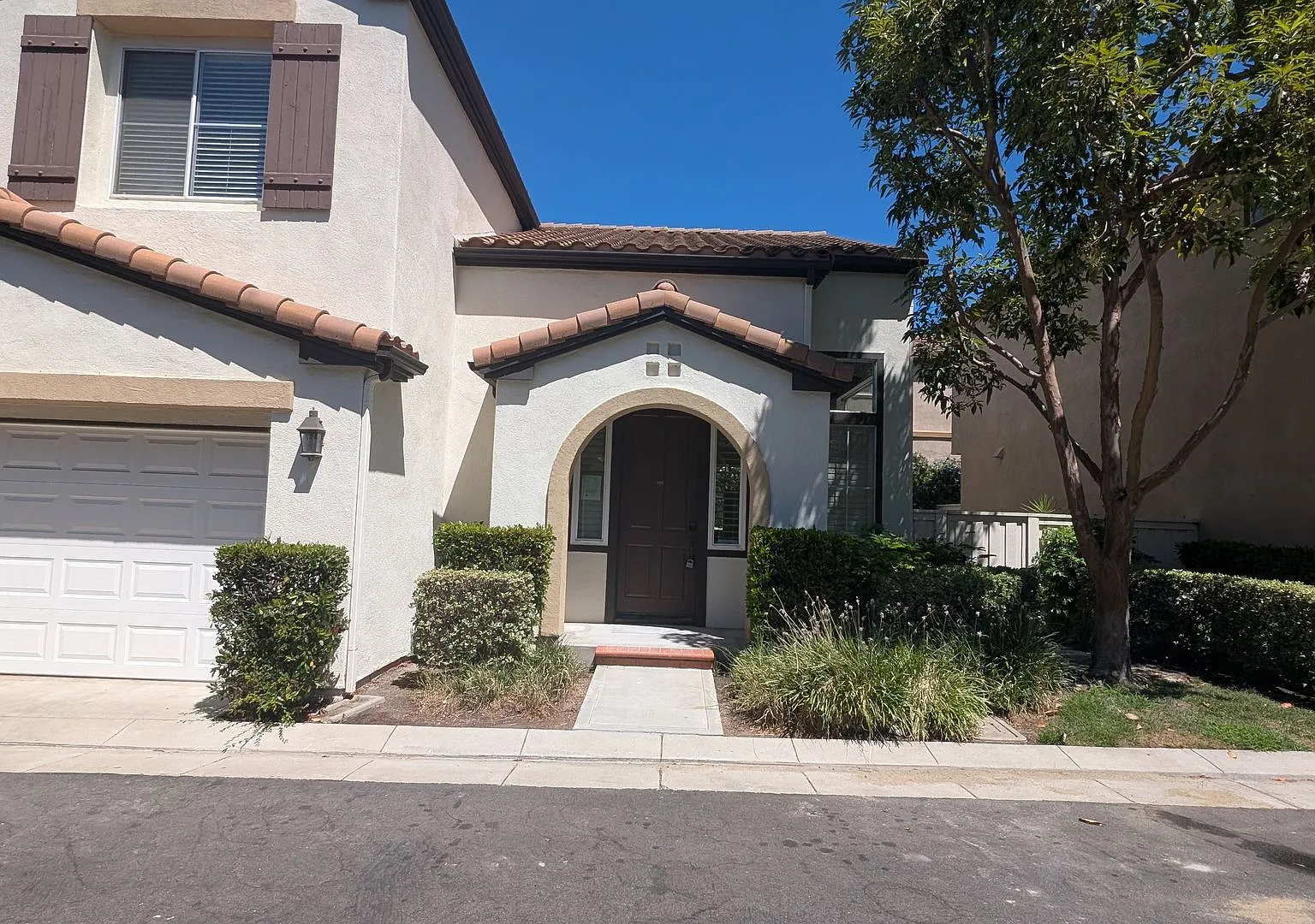 Beautiful Renovated 4-Bedroom Home in Westpark Irvine! — Photo 2