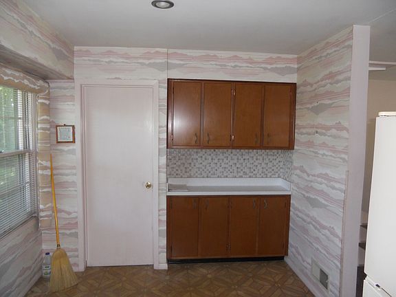 3rd image of 5223 Floral Pl