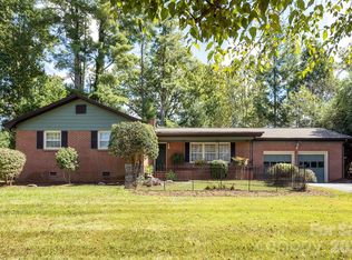 224 Lyndale Rd, Hendersonville, NC 28739