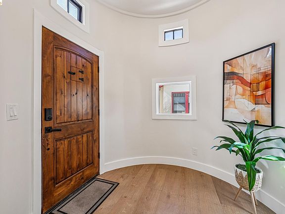 5th image of 415 Berkeley Park Blvd