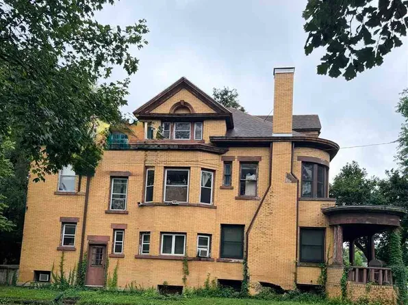 902 S 6th St, Terre Haute, IN 47807