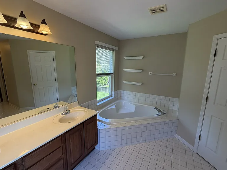 575 Capital Ln — Photo 18