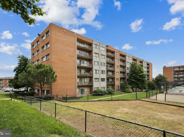 5831 Quantrell Ave APT 509, Alexandria, VA 22312