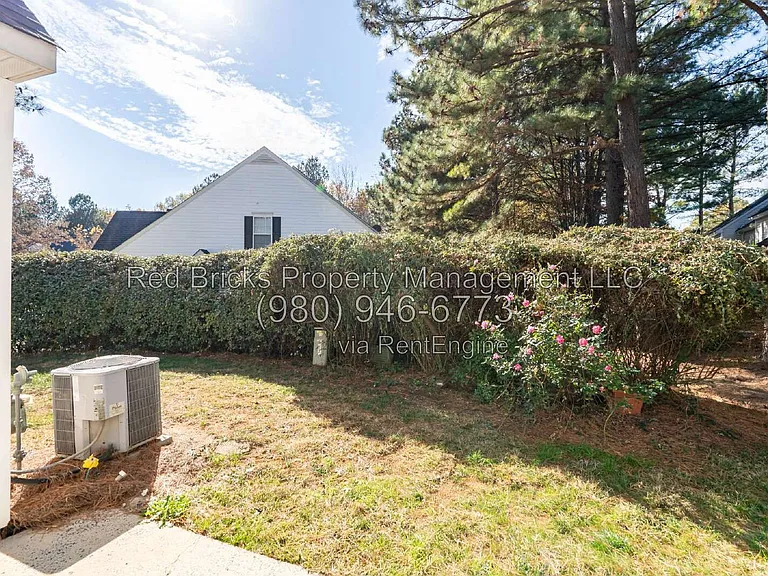 10212 University Park Ln — Photo 23