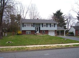 34 Blackthorne Ln, Aston, PA 19014