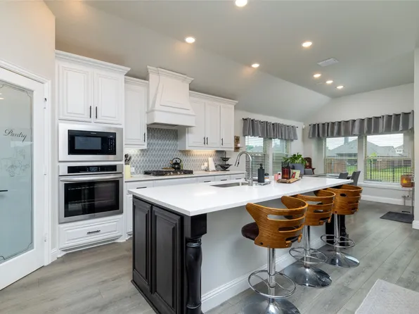 513 Livia St, Burleson, TX 76028