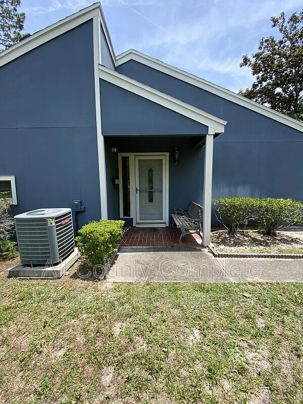 The Lakes Condominiums — Photo 2