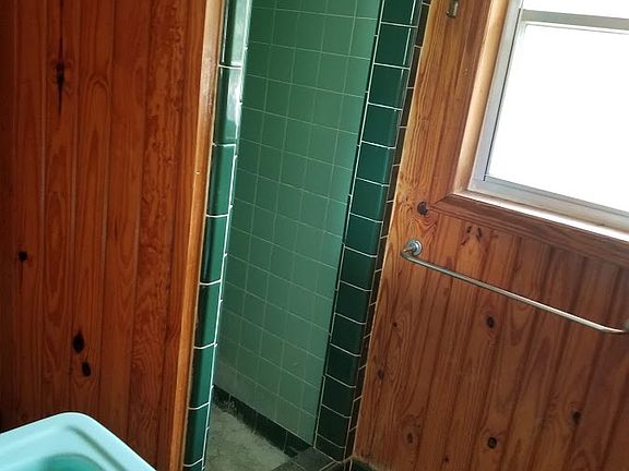4th image of 211 W Hernandez St