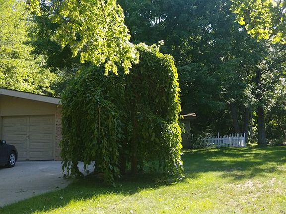 3rd image of 3709 Moorland Dr