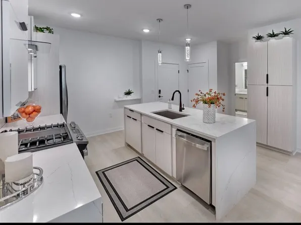 135 Christopher Columbus Dr, Jersey City, NJ