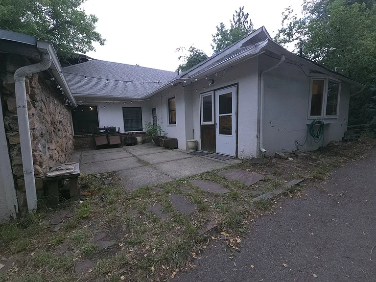 740 University Ave — Photo 30