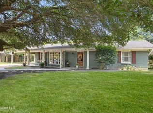 2121 Soundview Dr, Gautier, MS 39553