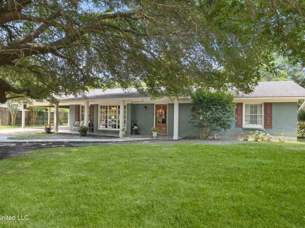 2121 Soundview Dr, Gautier, MS 39553