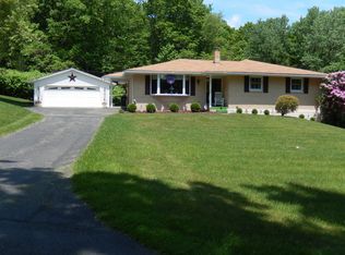 9 Houser Dr, Barnesville, PA 18214