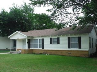 3512 Parker Rd E, Haltom City, TX 76117