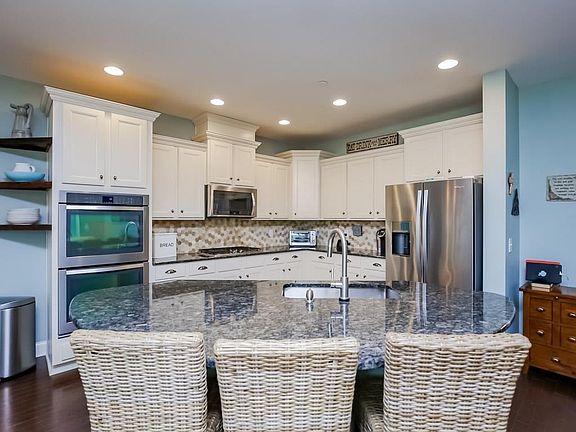 3rd image of 545 Fort Lee Ct