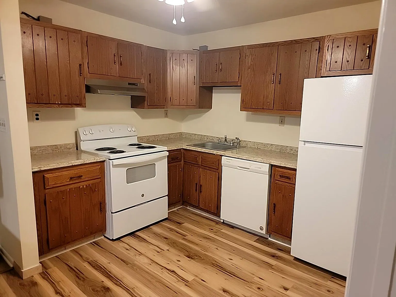 2 bed, 1014 sqft, $1,930 — Photo 3