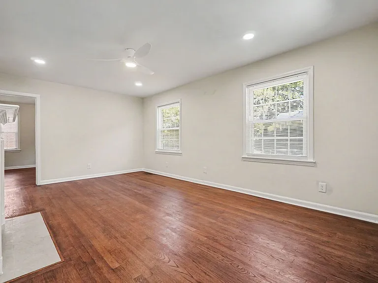 490 Lynnhaven Dr SW — Photo 11