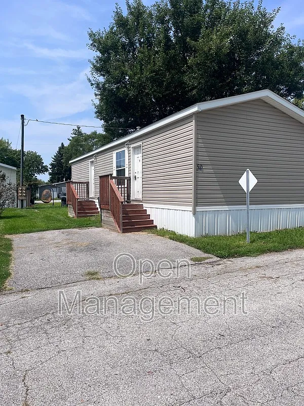 2 bed, 1.0 bath, 800 sqft, $1,024 — Photo 1