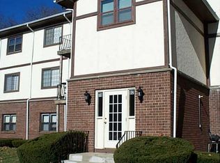 79 Ivan St APT 77, North Providence, RI 02904