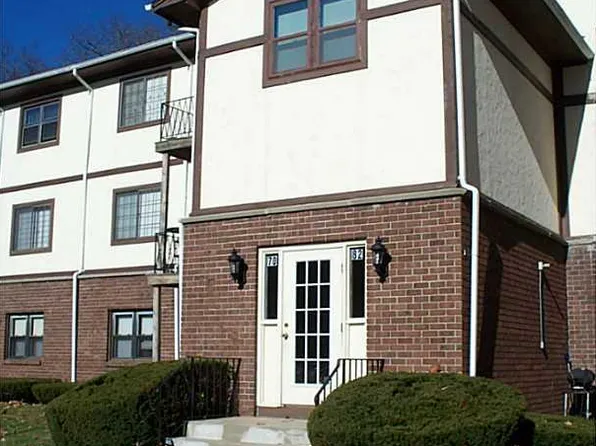 79 Ivan St APT 77, North Providence, RI 02904