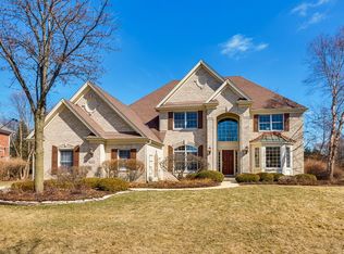 1573 Camden Pl, Wheaton, IL 60189