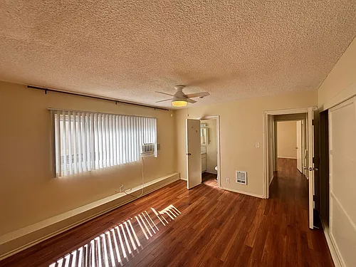 1540 N Laurel Ave #4A Photo 1