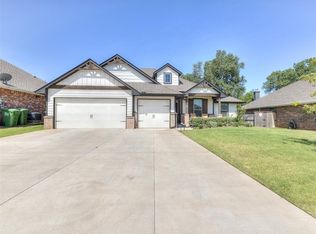 628 Side Track Rd, Yukon, OK 73099