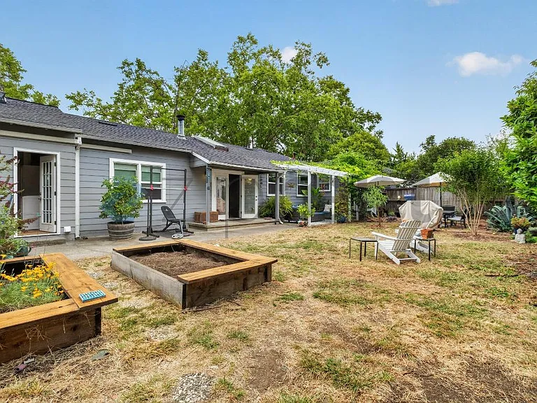 2039 Montecito Ave — Photo 36