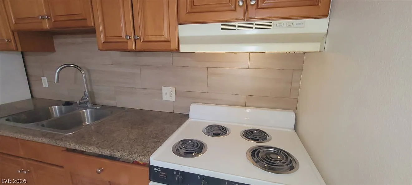 1 bed, 1.0 bath, 468 sqft, $875 — Photo 3