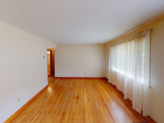 5th image of 202 Debbie Ann Dr
