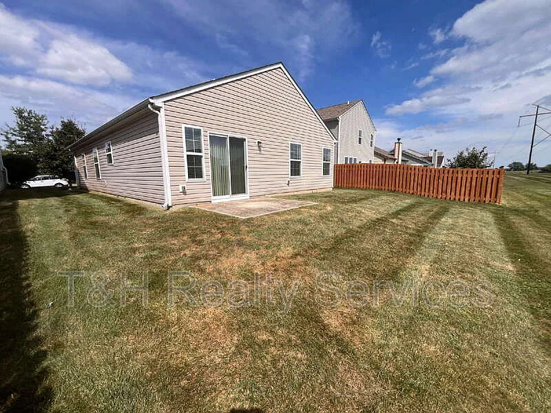 3 bed, 2.0 bath, 1275 sqft, $2,100 — Photo 3