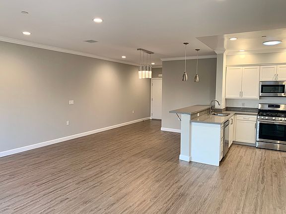 5th image of 11828 Runnymede St #309