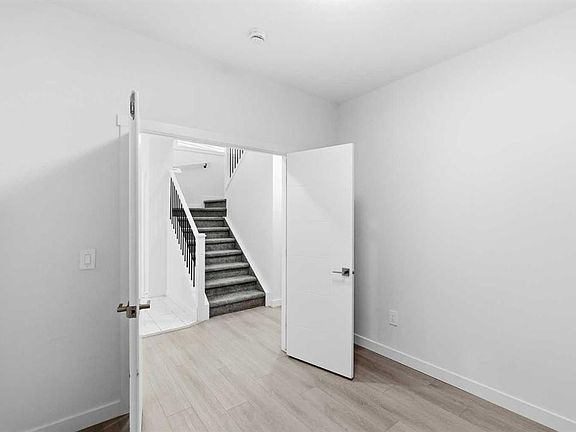 4th image of 505 Corner Meadows Way NE