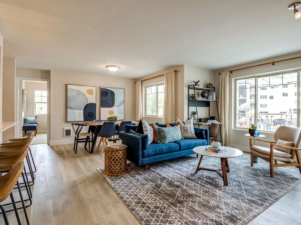 1st image of 1010 NE Lilac St APT 207