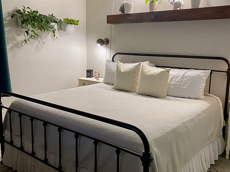King size bed and Four Seasons mattress