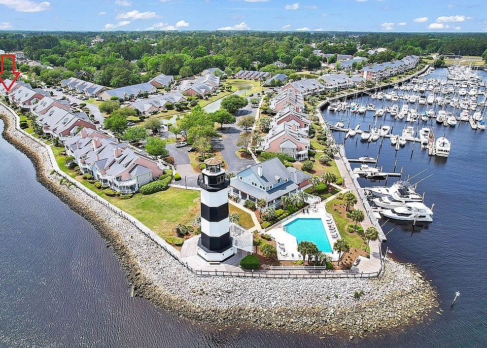 Pool and Clubhouse
